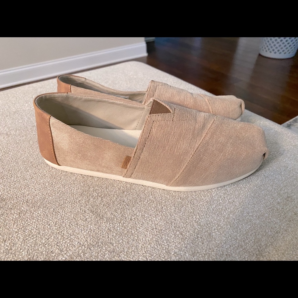 *Like New* khaki corduroy Tom’s slip-ons